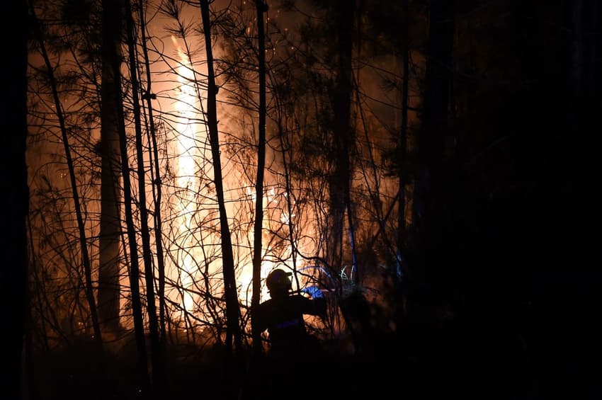 1,000 firefighters battle 'mega-fire' in southern France