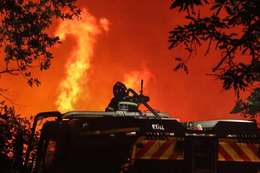 Residents and tourists evacuated as wildfires rage in south-west France
