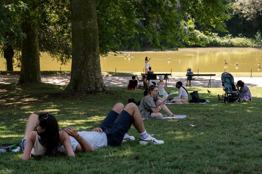 French doctors advise 'be more Spanish' as heatwaves continue