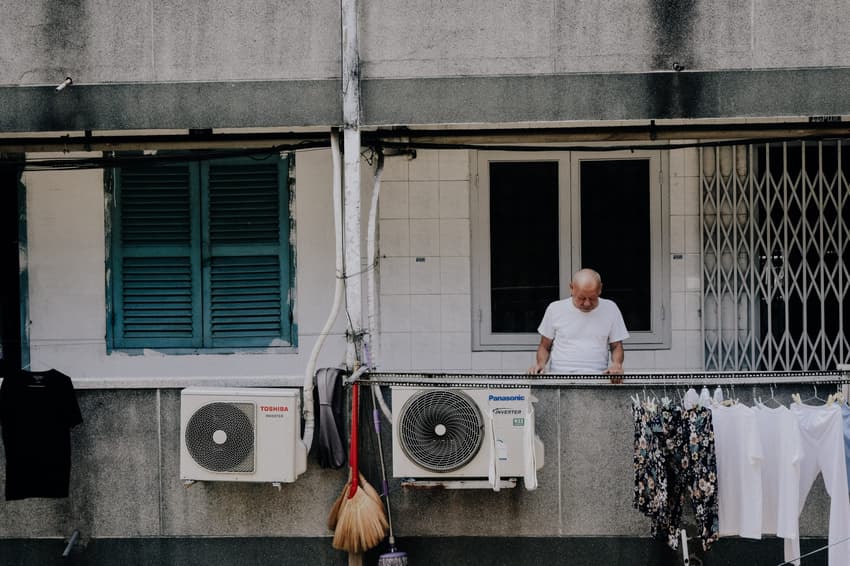 What are the limits on air conditioner use in Italy?