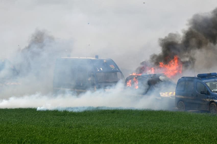 Méga-bassines: Why has a dispute over irrigation in French farmland turned violent?