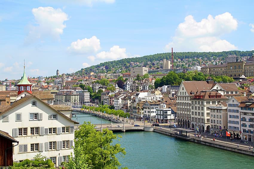 Why is Zurich at risk of a real estate price shock ?