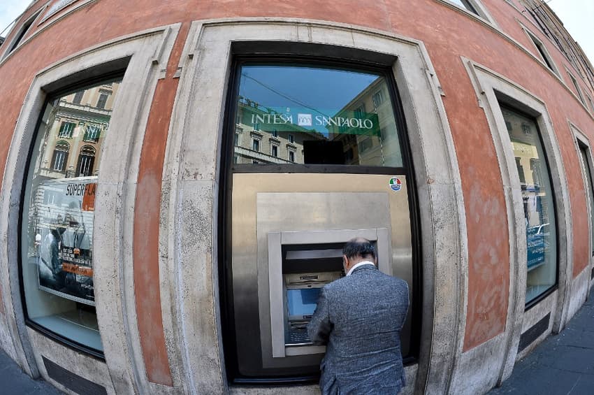 EXPLAINED: Why people in Italy might have to carry more cash from now on