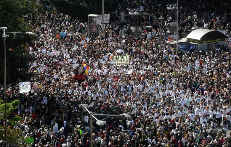 Thousands rally in defence of Madrid public healthcare
