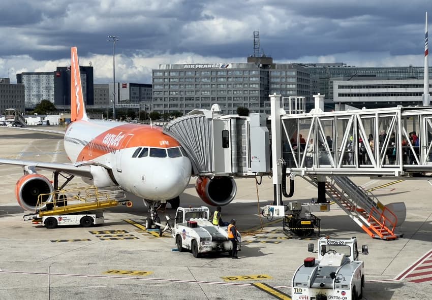 EasyJet cabin crew scrap plans to strike over Christmas holidays