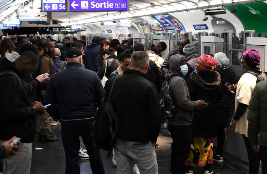 What's causing the crowding and delays on the Paris Metro?