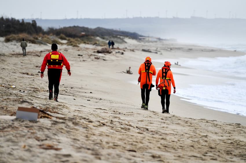 Italian rescuers comb beaches for bodies after deadly shipwreck
