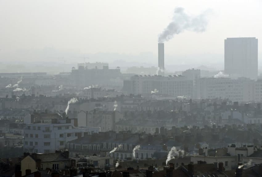 Restrictions on driving and fireplaces after winter air pollution spike in France