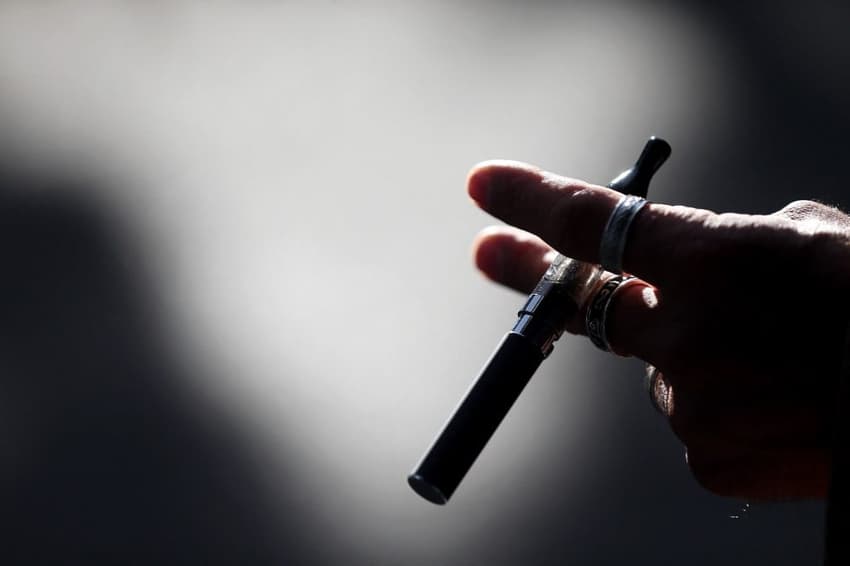What are the rules on smoking and vaping in France?