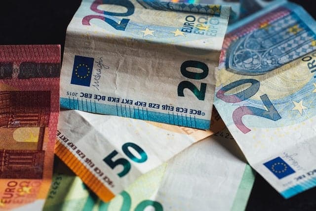 17 essential articles that will help you save lots of money in Spain
