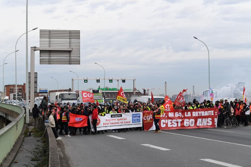 Motorway blockades as protests against pension reforms continue in France