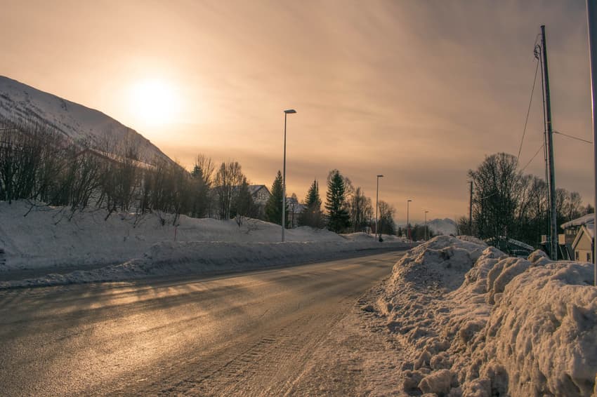 Heavy snow causes travel chaos in southern Norway 