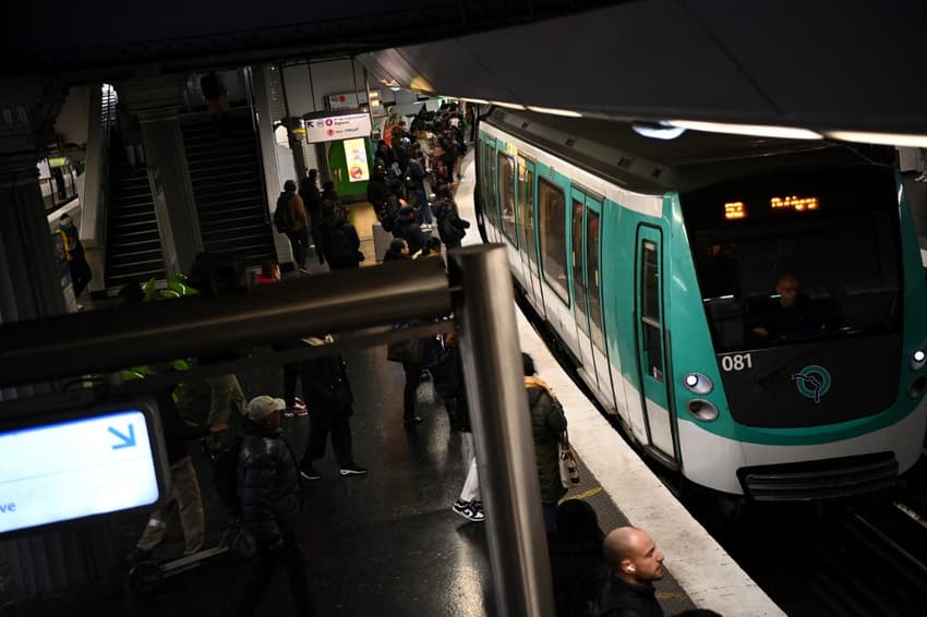Two dead after being hit by Paris Metro train