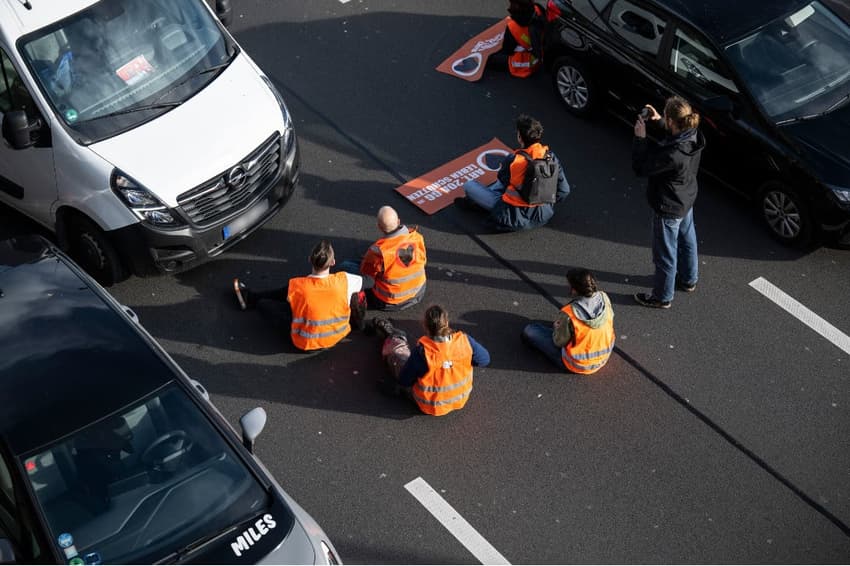 Climate activists stop Berlin traffic to put pressure on government