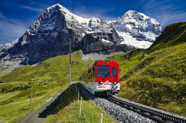 Plane, train, or coach: What's the best way to travel abroad from Switzerland?