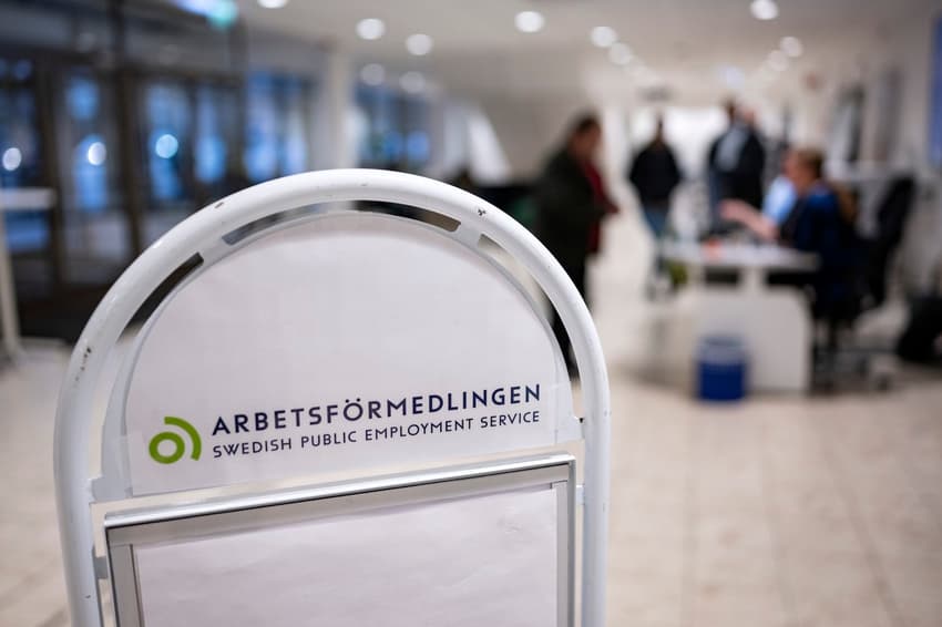 Who is eligible for Swedish unemployment benefits?