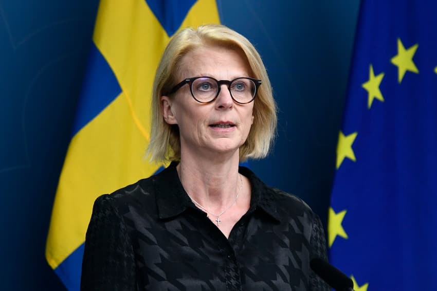Swedish government considers ten billion kronor tax cuts next year