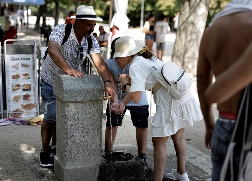Spain issues warnings of 40C temperatures over the weekend