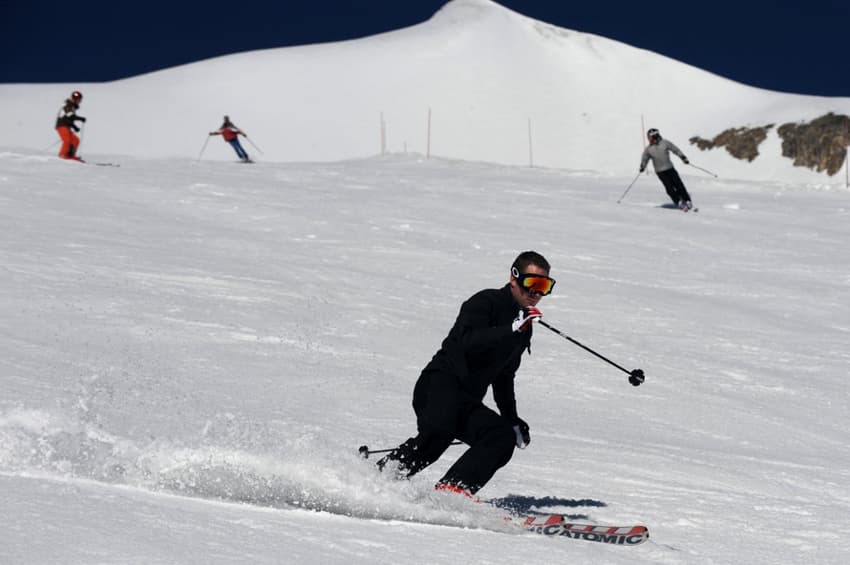 Melting glacier signals the end for year-round skiing at French resort