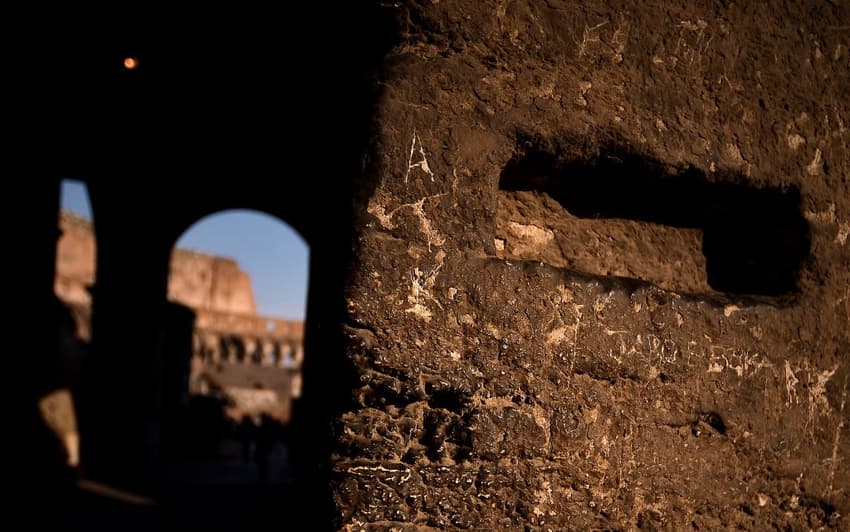 What punishments do tourists face if they damage Italian monuments?