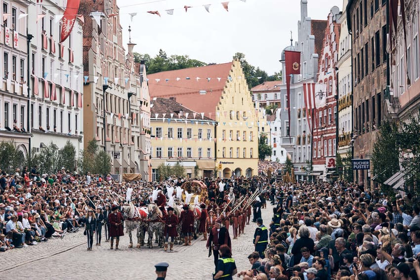 Living in Germany: Heating law row, a new Frankfurt street sign and medieval festivals