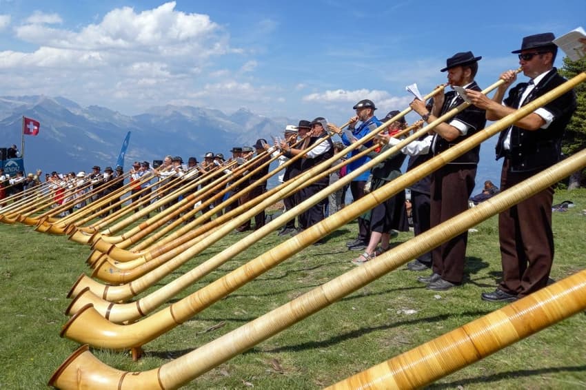 Alphorn fest brings sound of music to Swiss mountains
