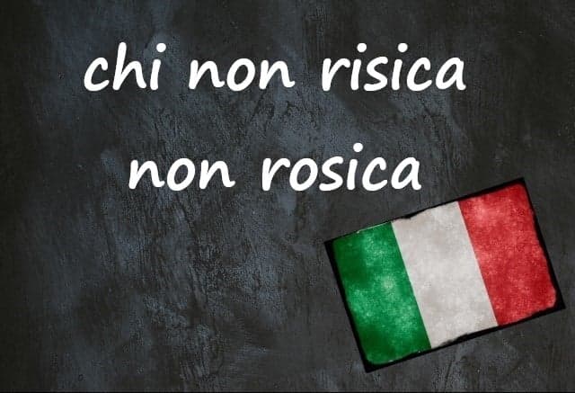 Chi non risica, non rosica: Quaderno A5 con detto popolare, a righe di 1 cm  [120 pagine]