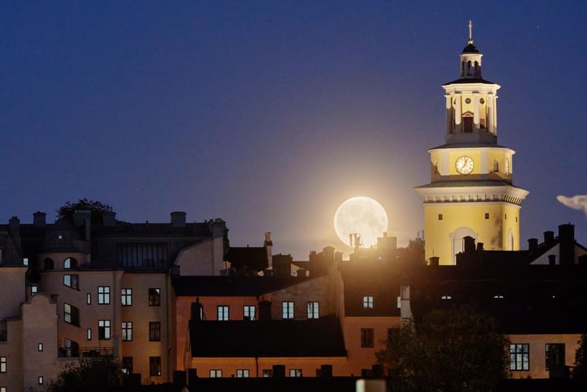 Where can I see the supermoon in Sweden?