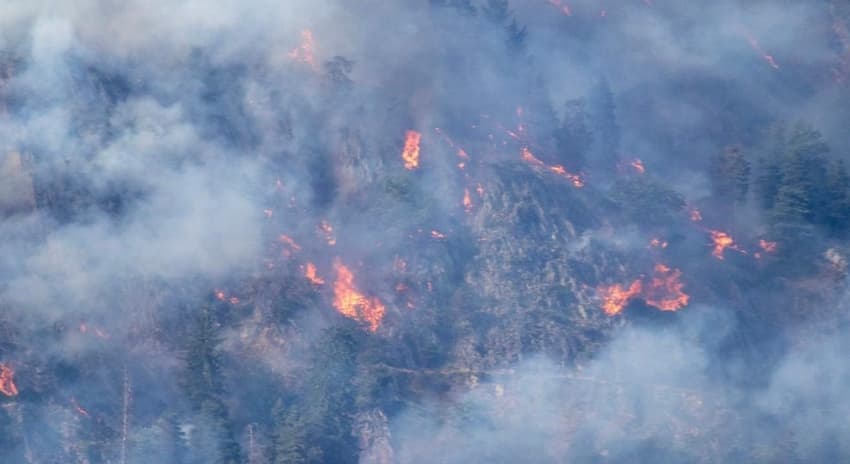 Firefighters battle to control Swiss Alps forest blaze