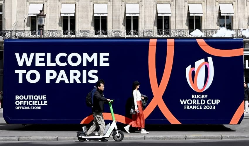 Paris transport workers threaten strike over Rugby World Cup bonuses