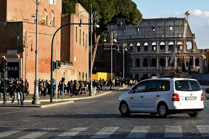 Italy announces more taxi licences under plans to fix shortage