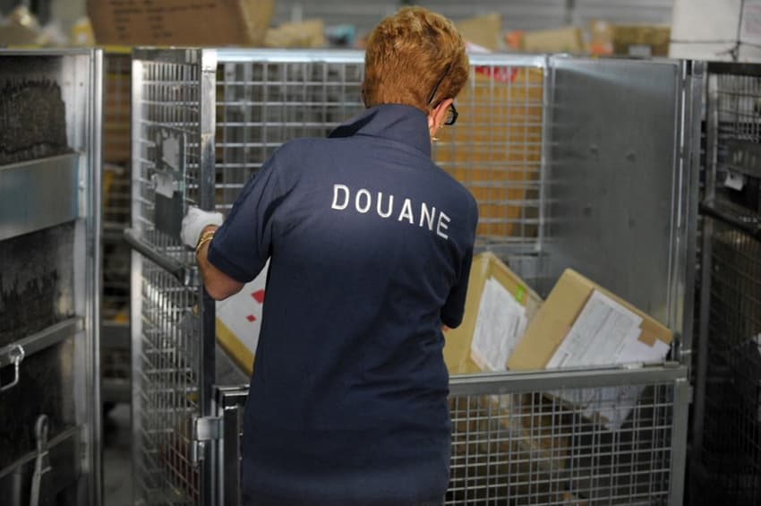 EXPLAINED: How to deal with fees on international postage to France