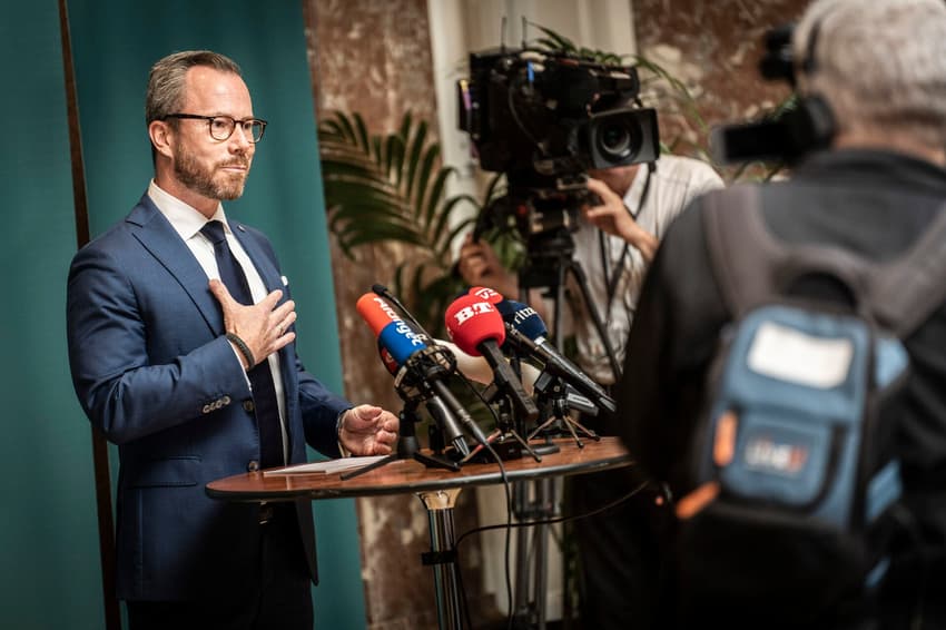 Danish defence minister apologises for misinforming parliament over weapons purchase