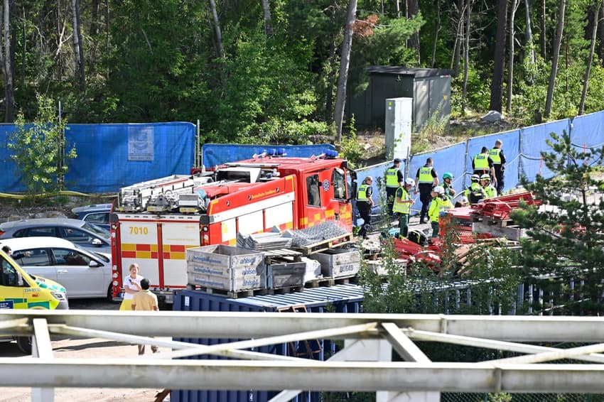 Workers evacuate smoke-filled tunnel north of Stockholm