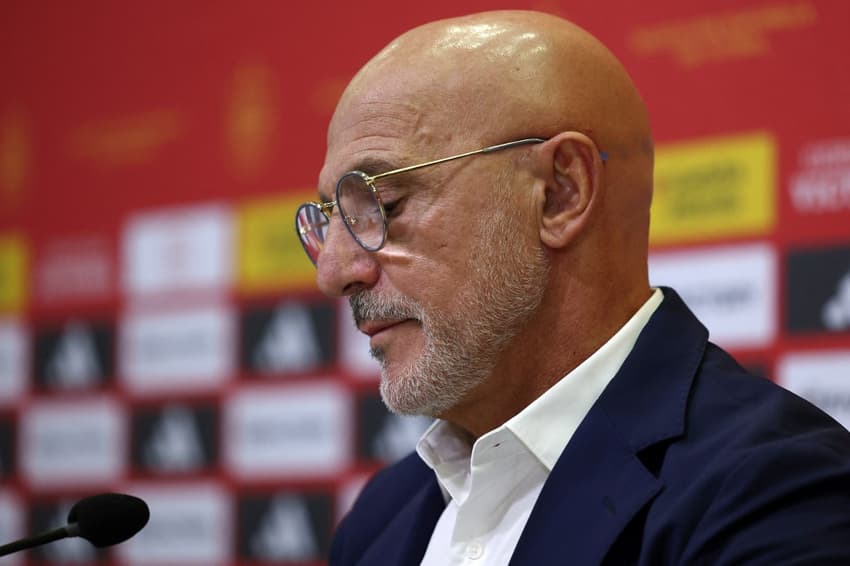 Spain men's coach says sorry after applauding Rubiales speech