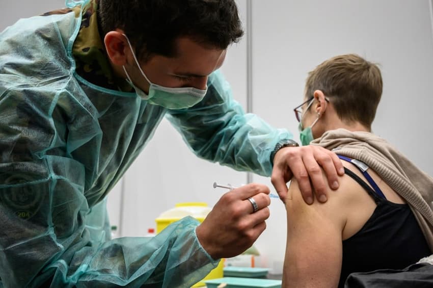 Switzerland's Covid vaccine programme to restart in autumn
