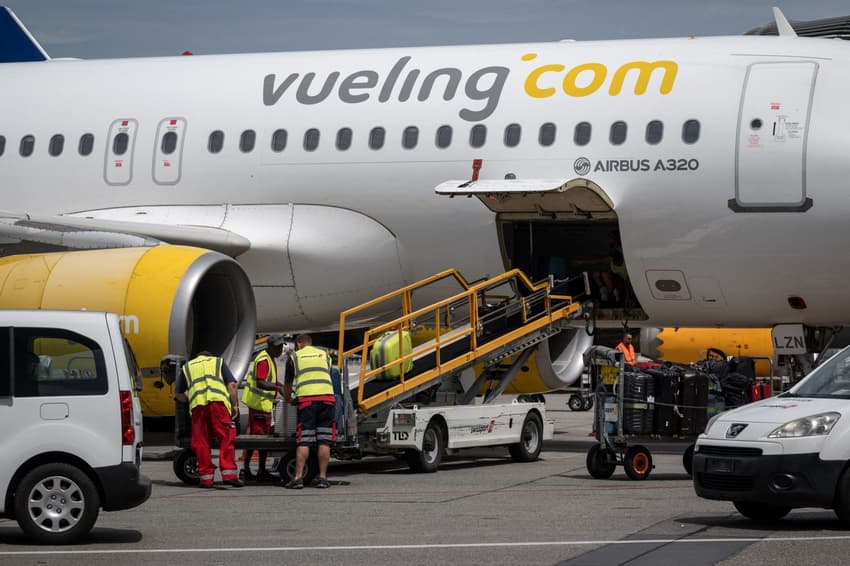 Italy investigates airline Vueling over luggage pricing