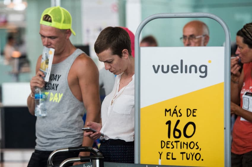 Italy investigates Spain's Vueling over luggage pricing