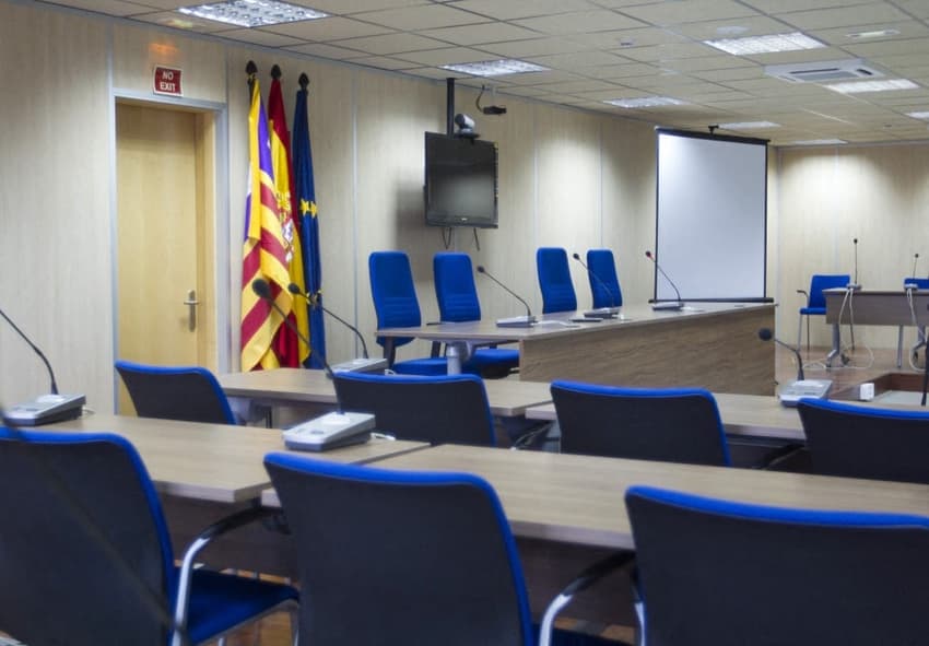 Why doesn't Spain use juries in trials?