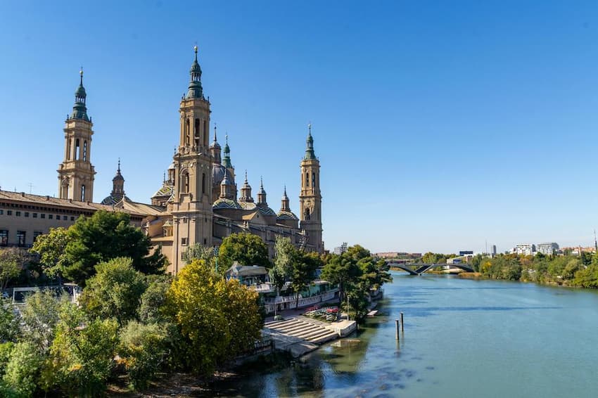What are the pros and cons of life in Spain's Zaragoza and Aragón?