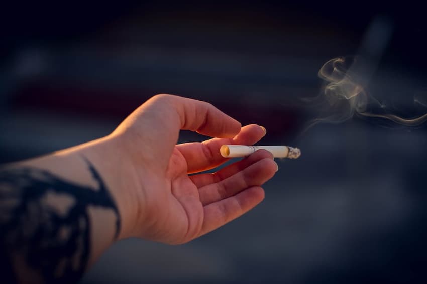 What help is available in Spain to quit smoking?