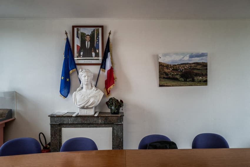Reader question: Can I apply for French citizenship from outside France?