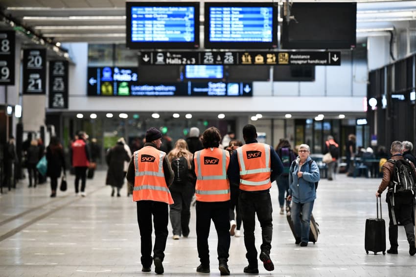 French rail workers threaten Christmas strike