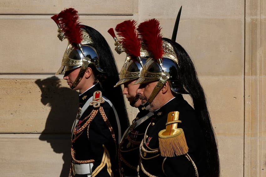 France's Elysee palace to bring back public changing of guard