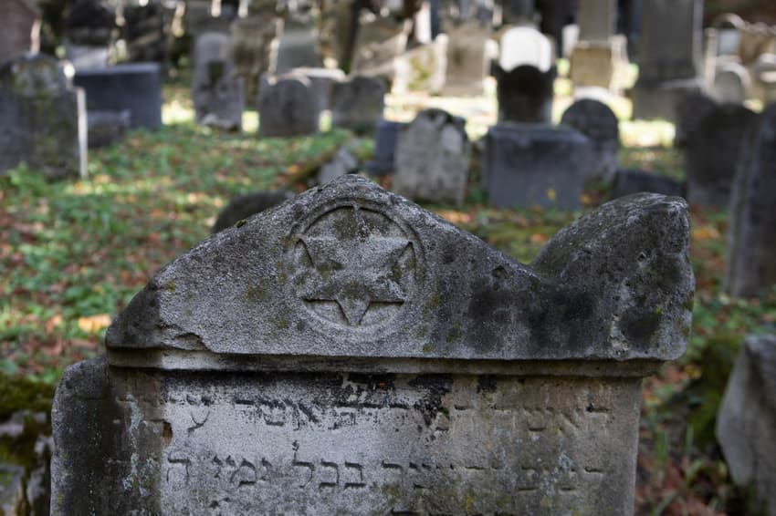 Austrian President denounces 'arson attack' in Jewish section of cemetery