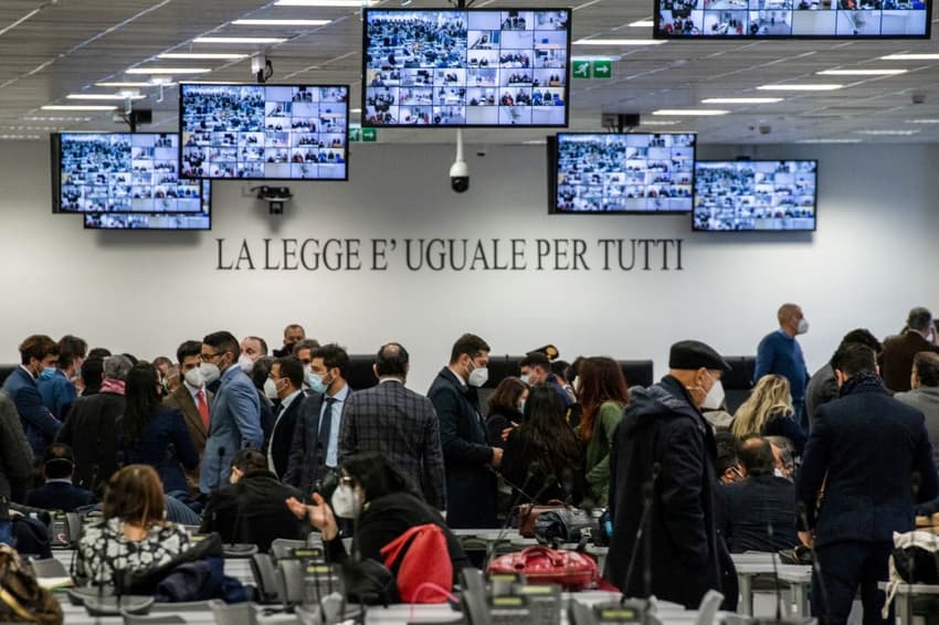 'Ndrangheta: Italy to sentence hundreds in mafia 'maxi trial'