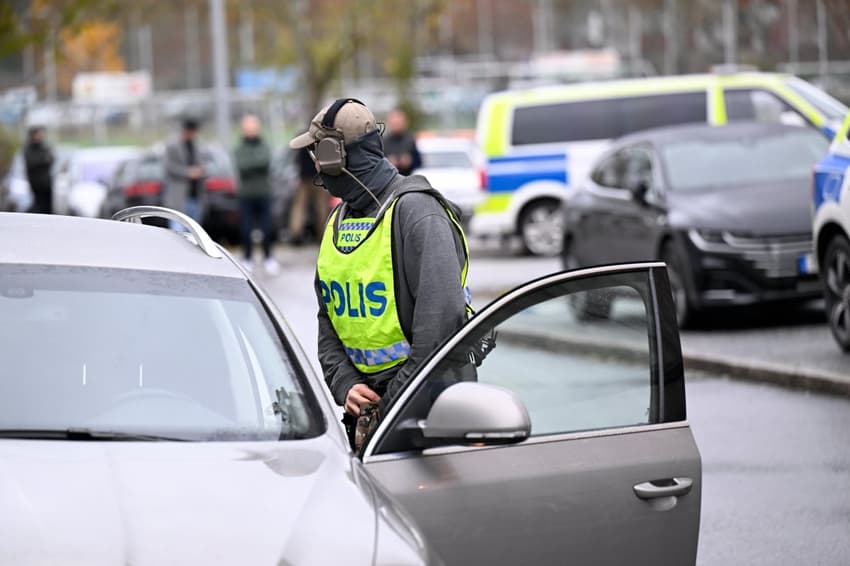 Lockdown order lifted after police search schools north of Stockholm