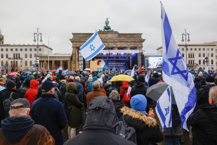 Thousands protest anti-Semitism in Berlin
