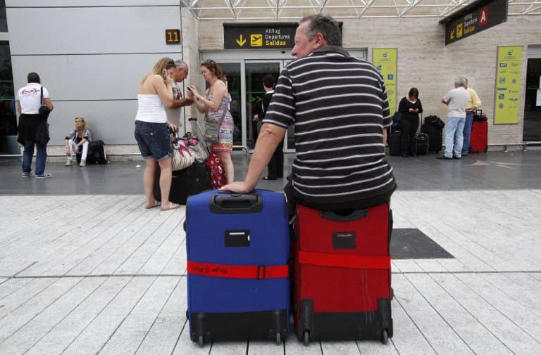 Spanish police arrest airport staff over theft of passengers' valuables