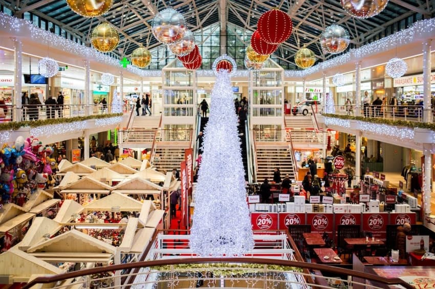 Where can you shop on Sundays in Switzerland during December?